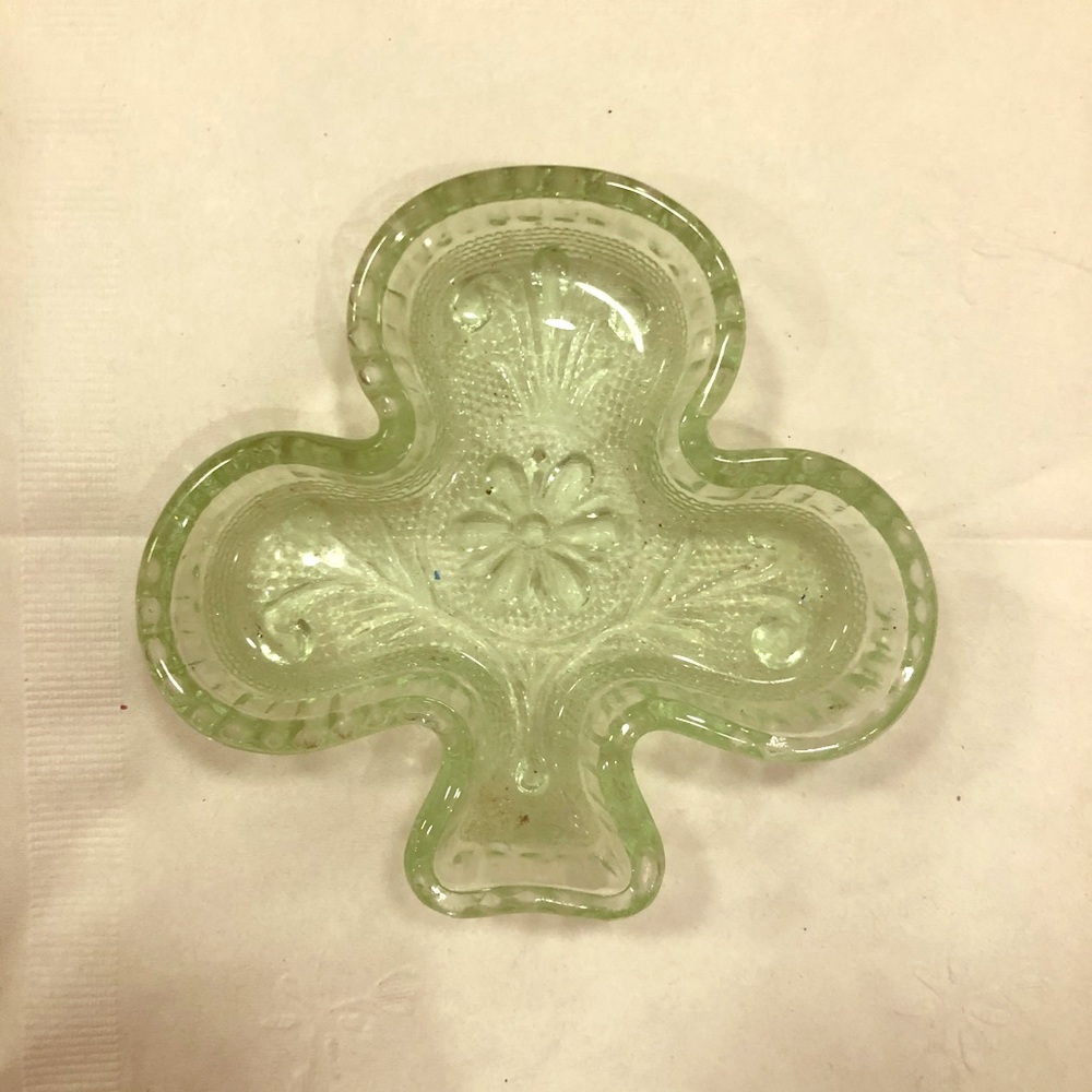 Three leaf glover jewelry organizer/trinket holder